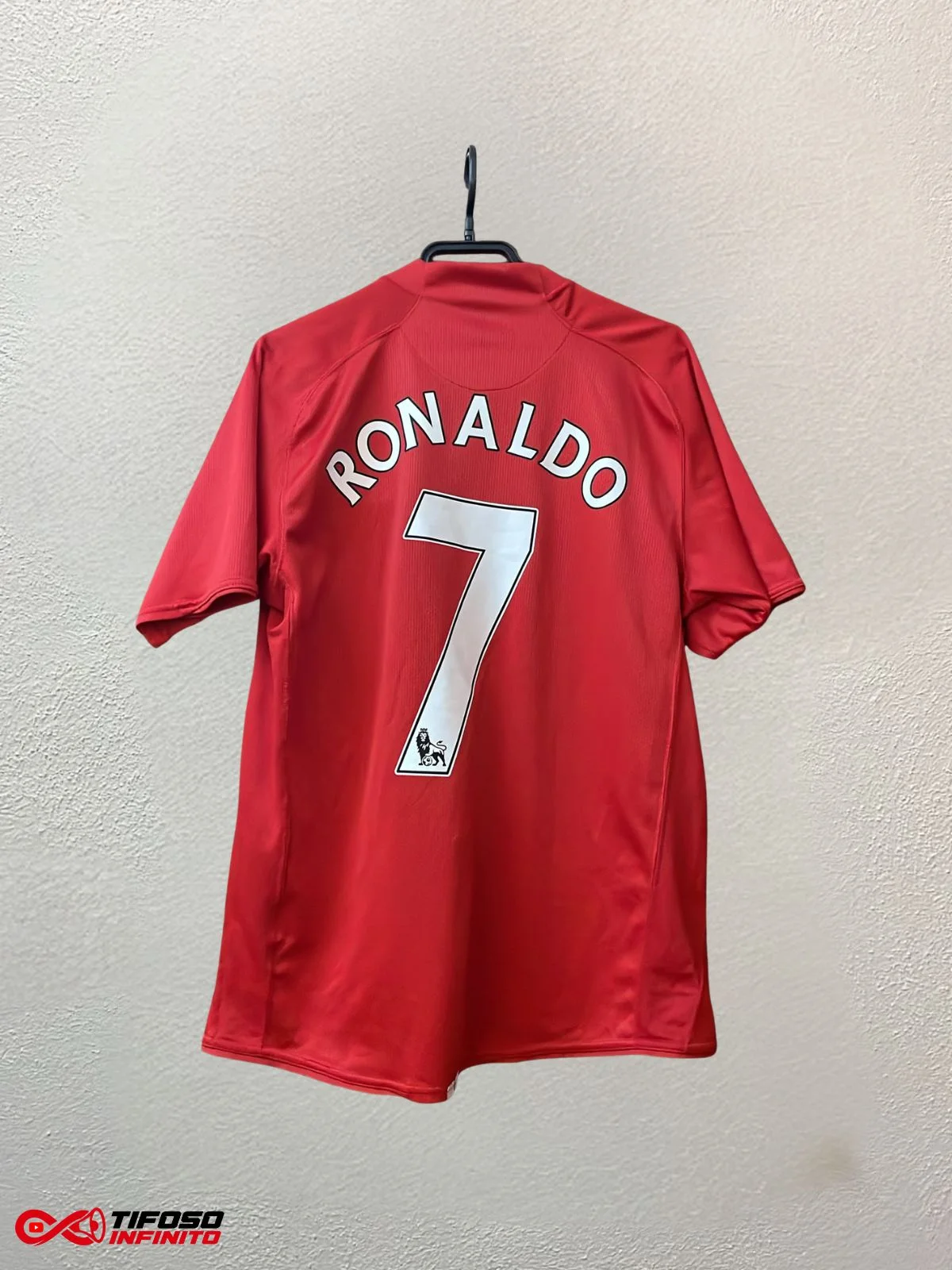 Retro della maglia Manchester United 2007/08 con nameset RONALDO e numero 7